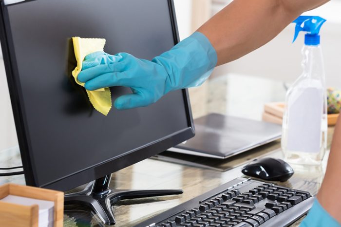 Computerreinigung mit Reinigungsmittel in Rhauderfehn
